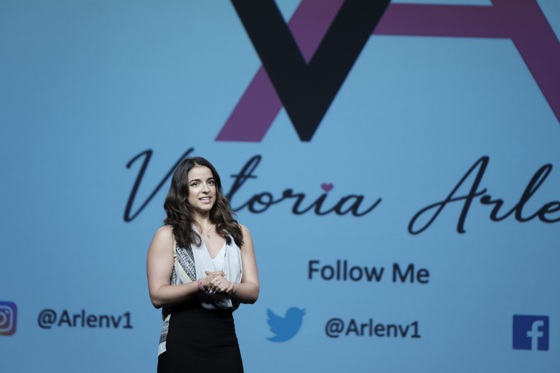 speakers on stage business corporate conference seminar