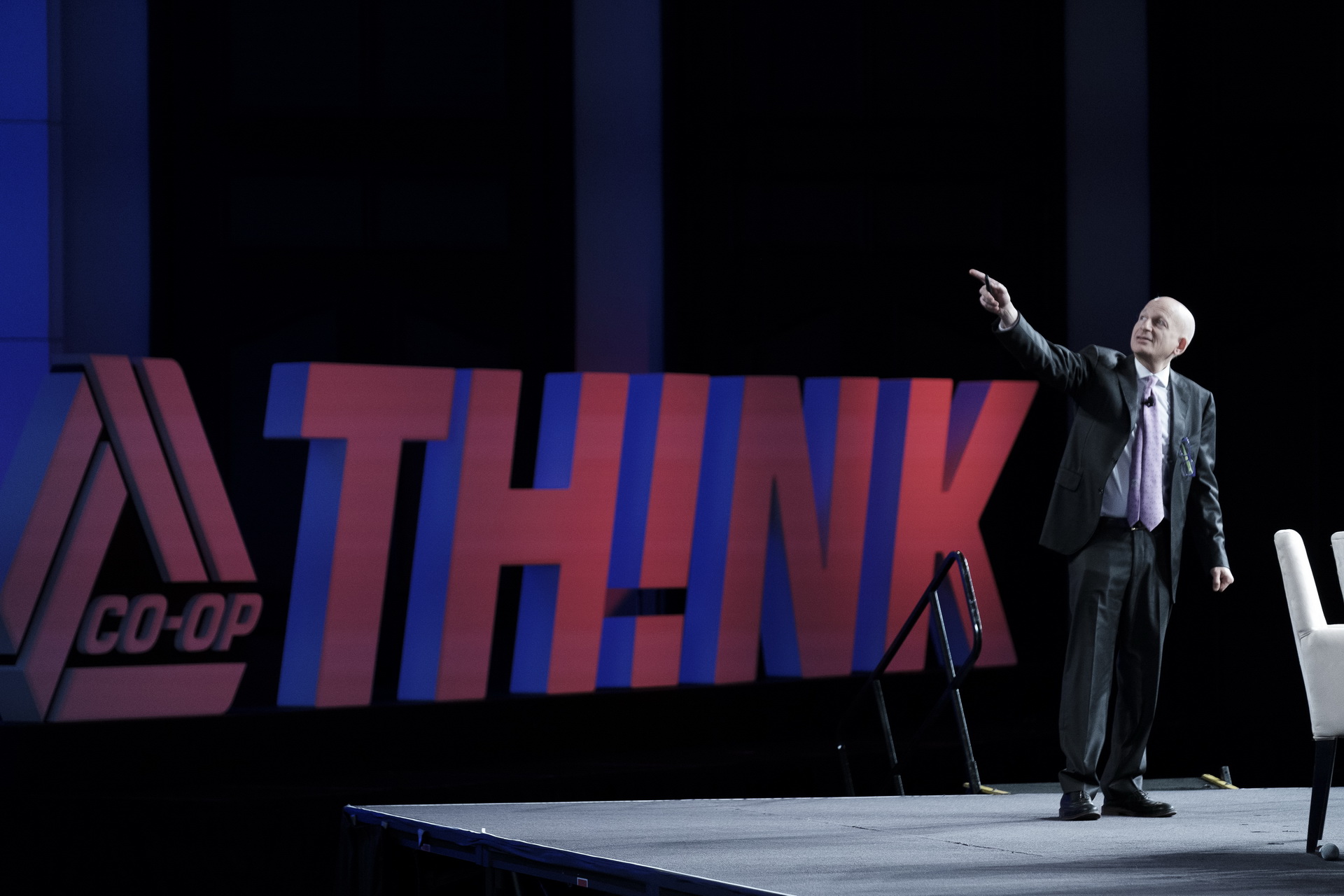 speakers on stage business corporate conference seminar