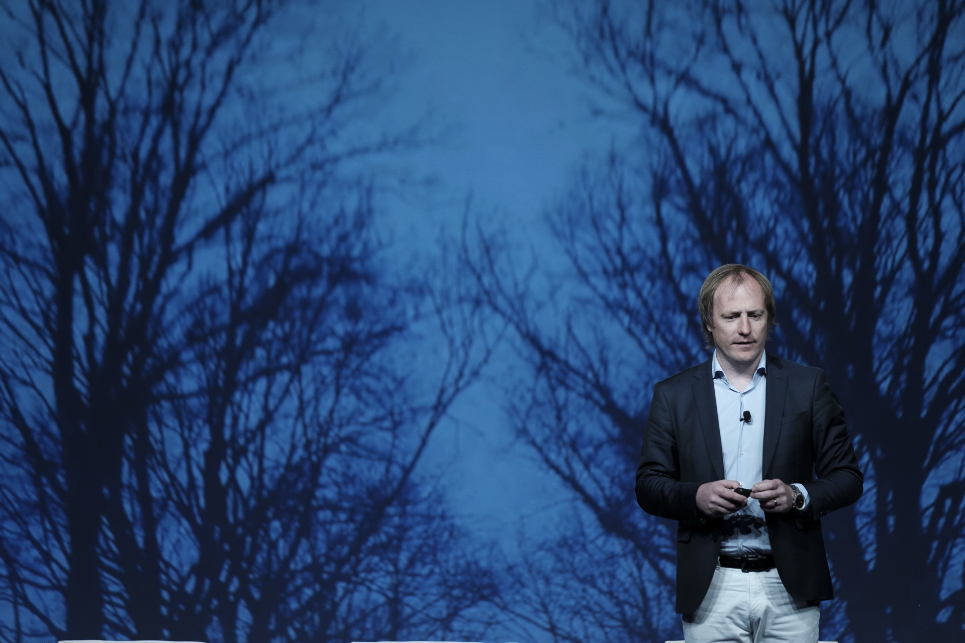 speakers on stage business corporate conference seminar