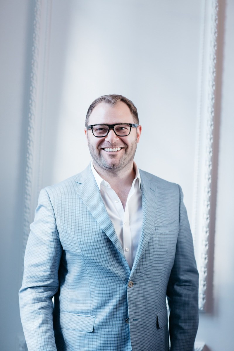 modern white backdrop relaxed business headshots