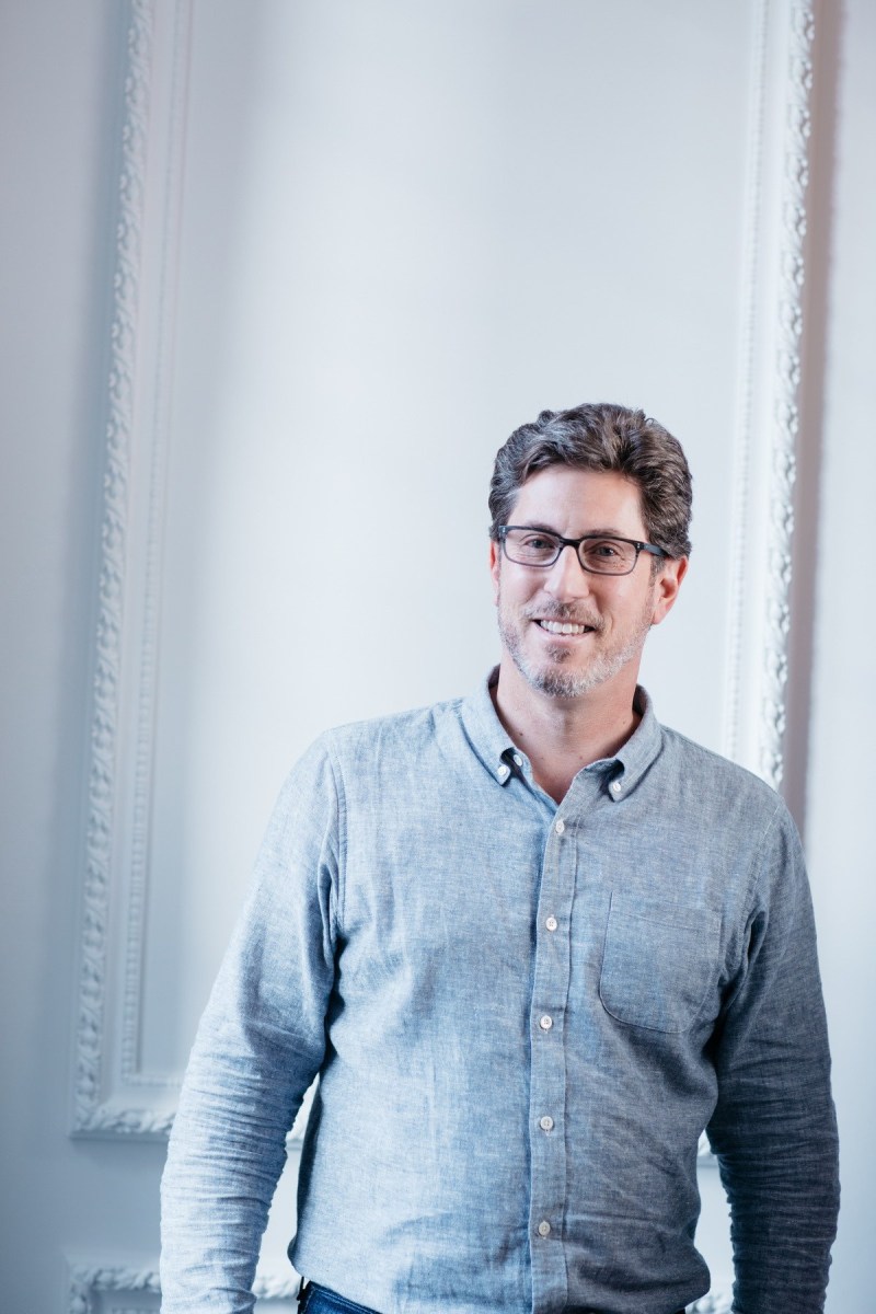 modern white backdrop relaxed business headshots