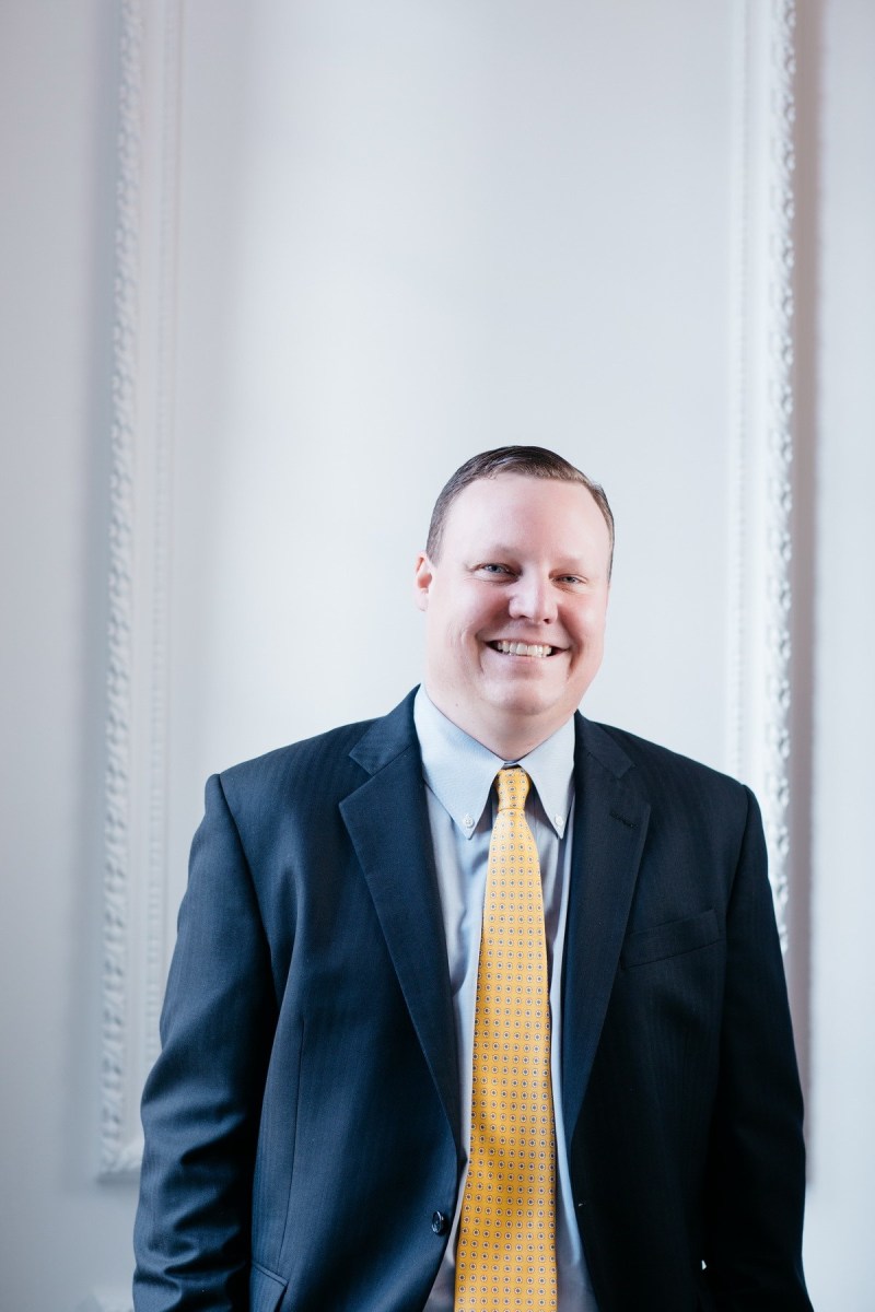 modern white backdrop relaxed business headshots