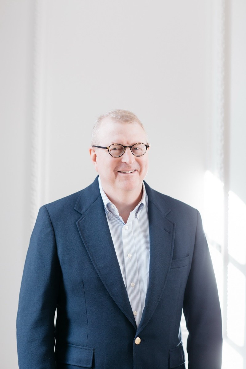 modern white backdrop relaxed business headshots