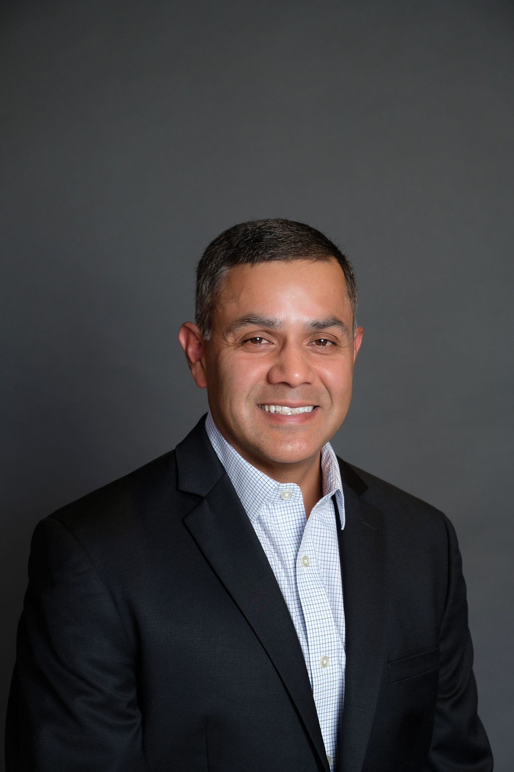 headshot enviornmental portrait grey backdrop clean seamless