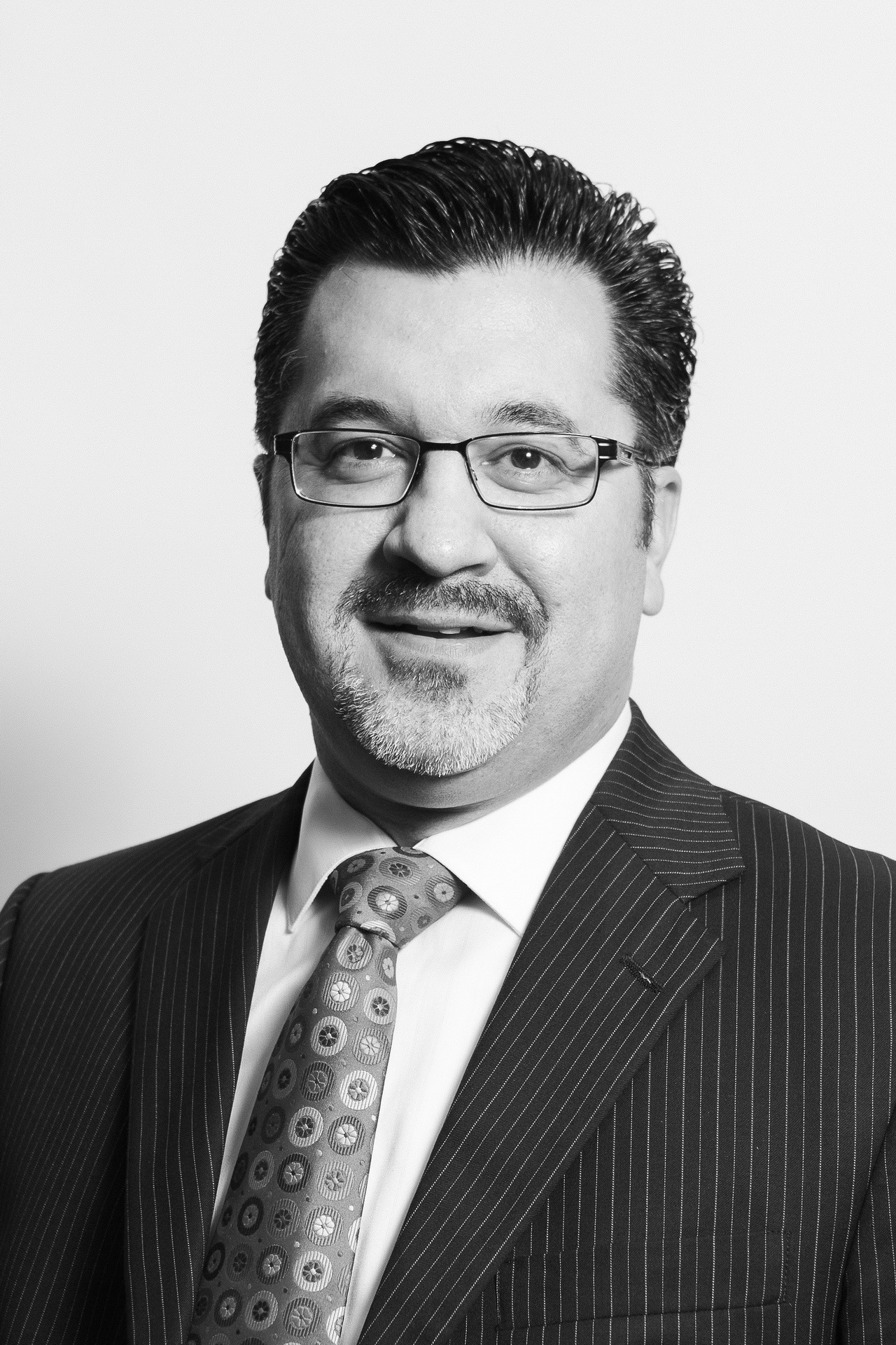 relaxed business headshot enviornmental portrait white backdrop modern