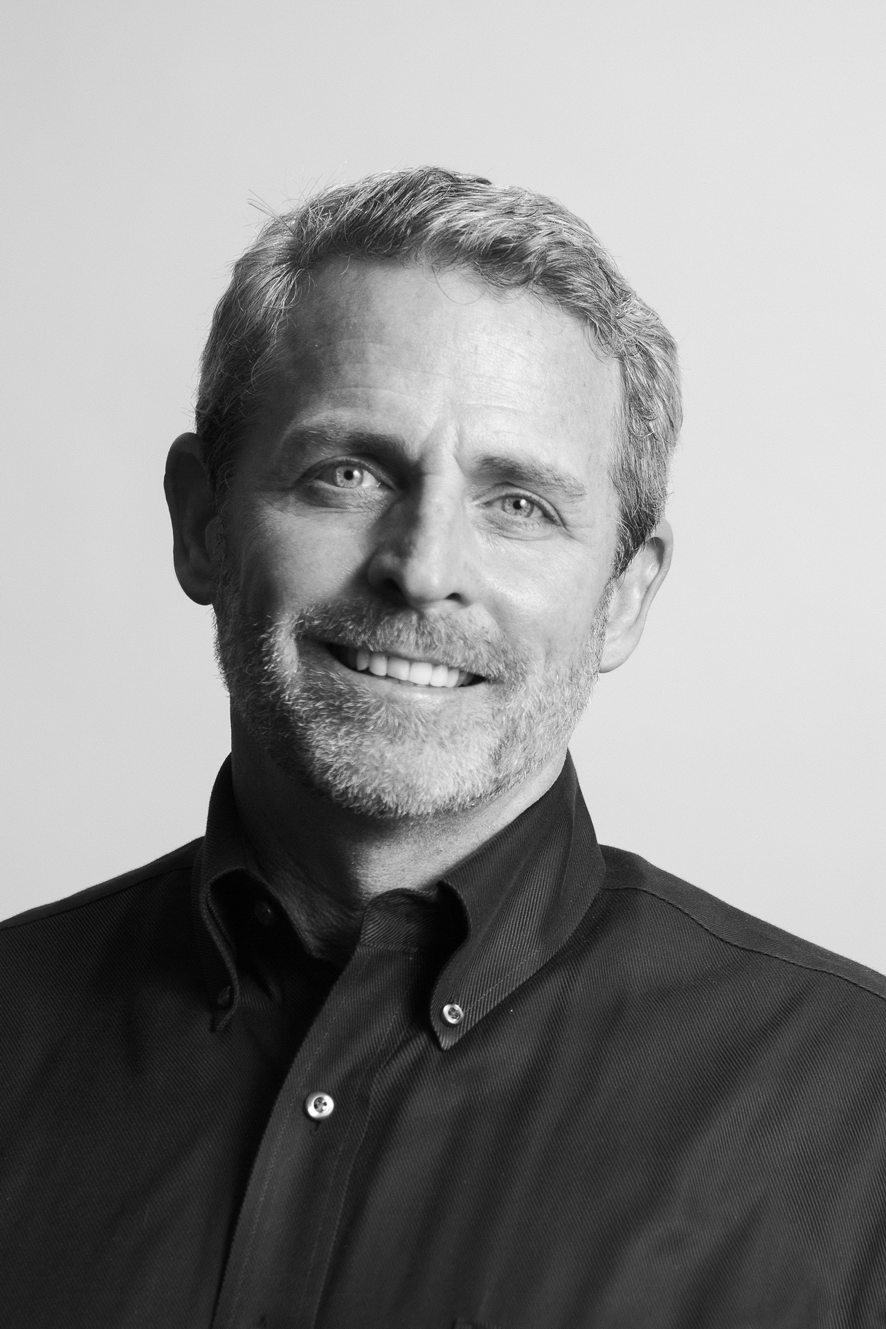 relaxed business headshot enviornmental portrait white backdrop modern