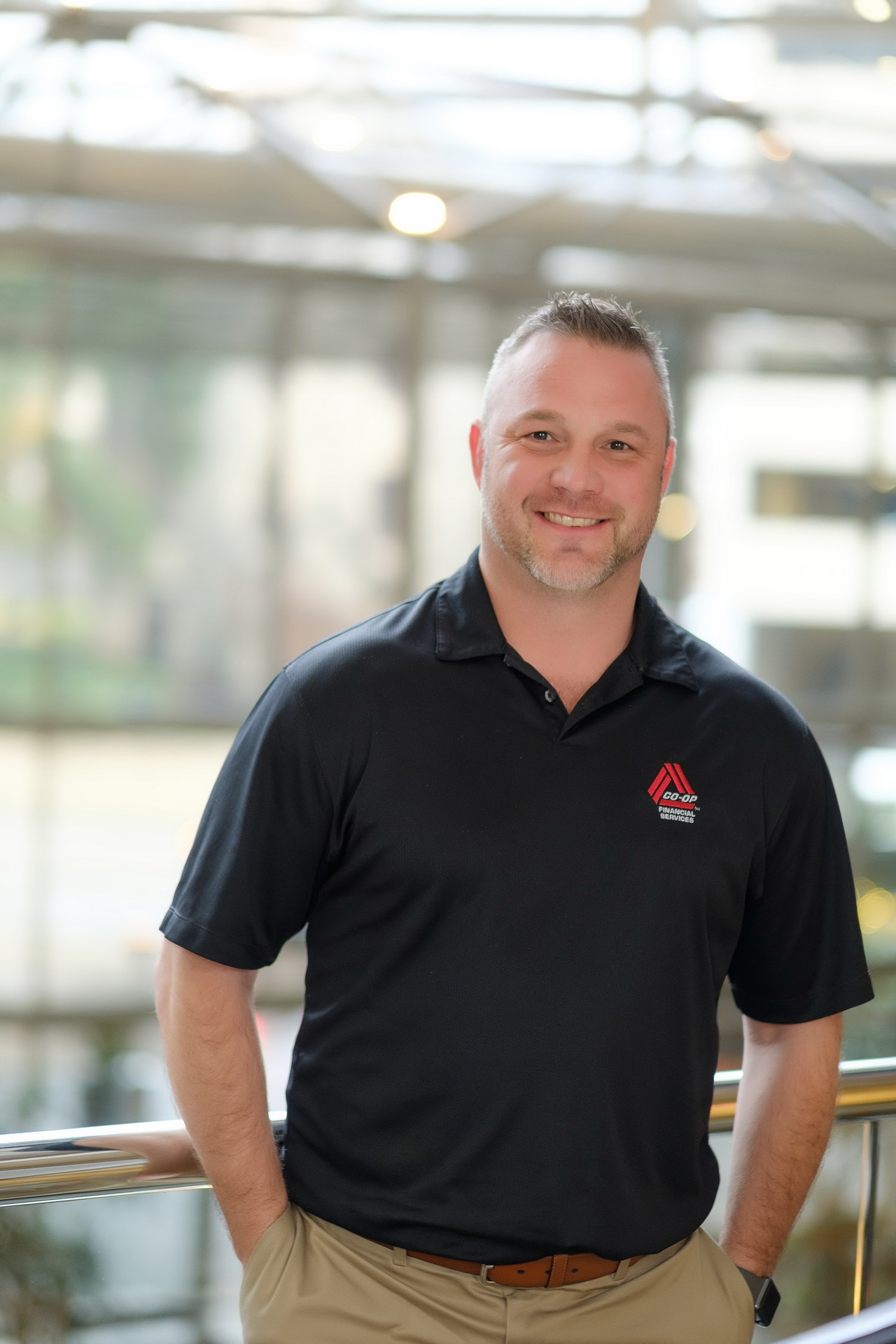 relaxed business headshot enviornmental portrait blurred backdrop