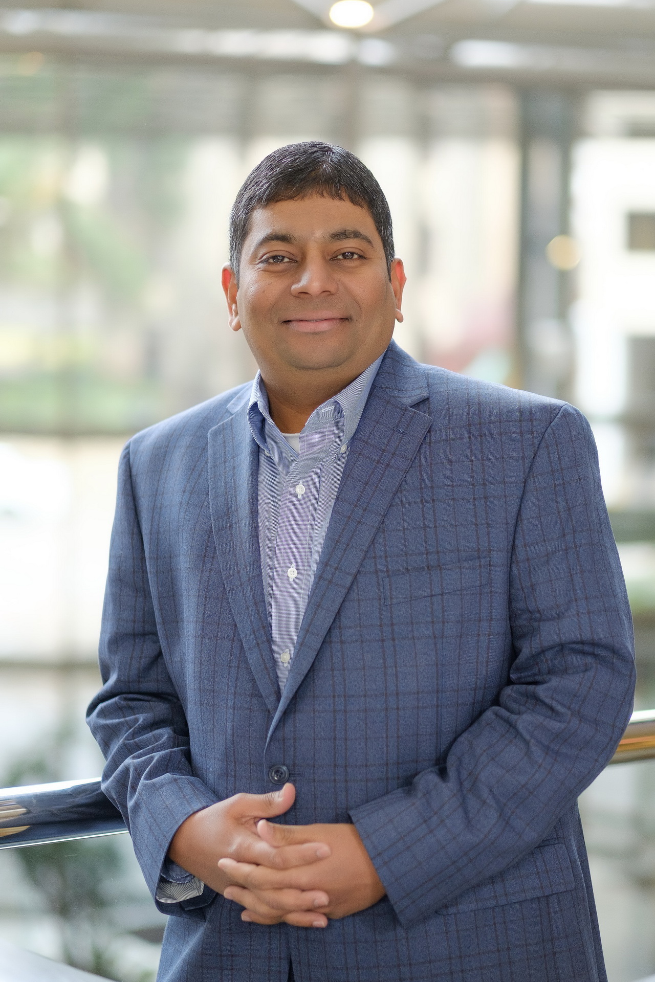 relaxed business headshot enviornmental portrait