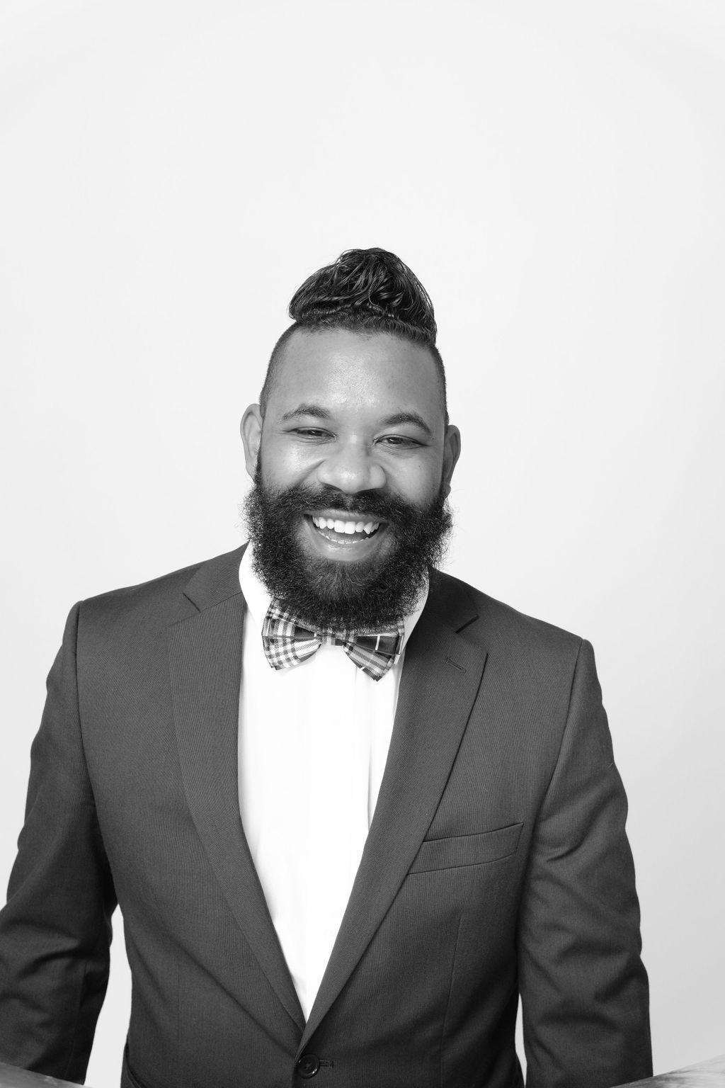 relaxed business headshot enviornmental portrait clean backdrop