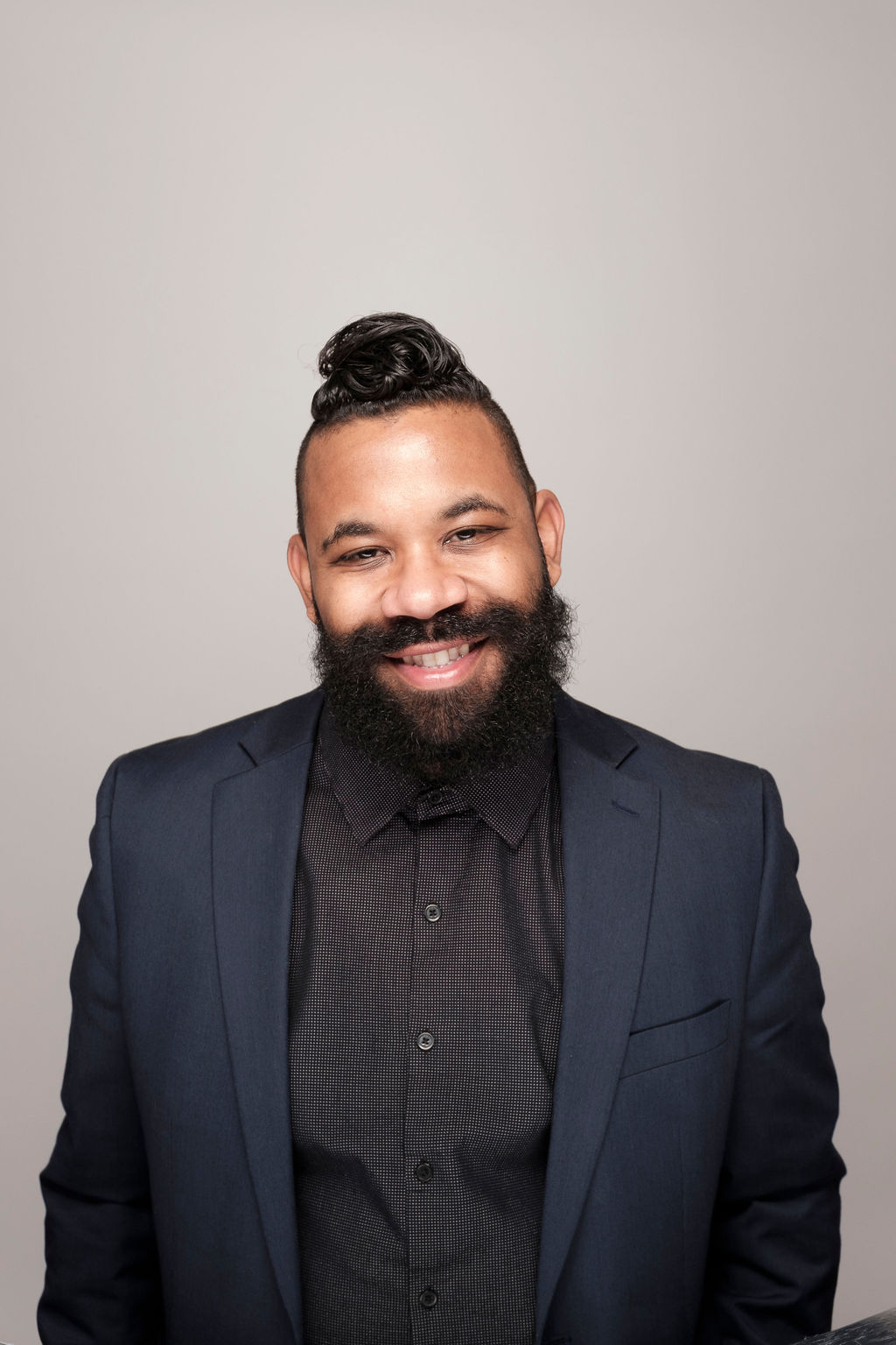 relaxed business headshot enviornmental portrait clean backdrop