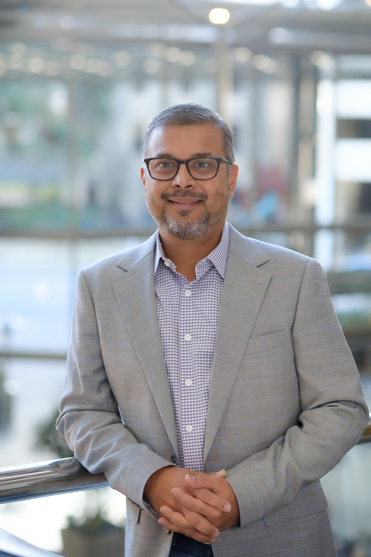 relaxed business headshot enviornmental portrait