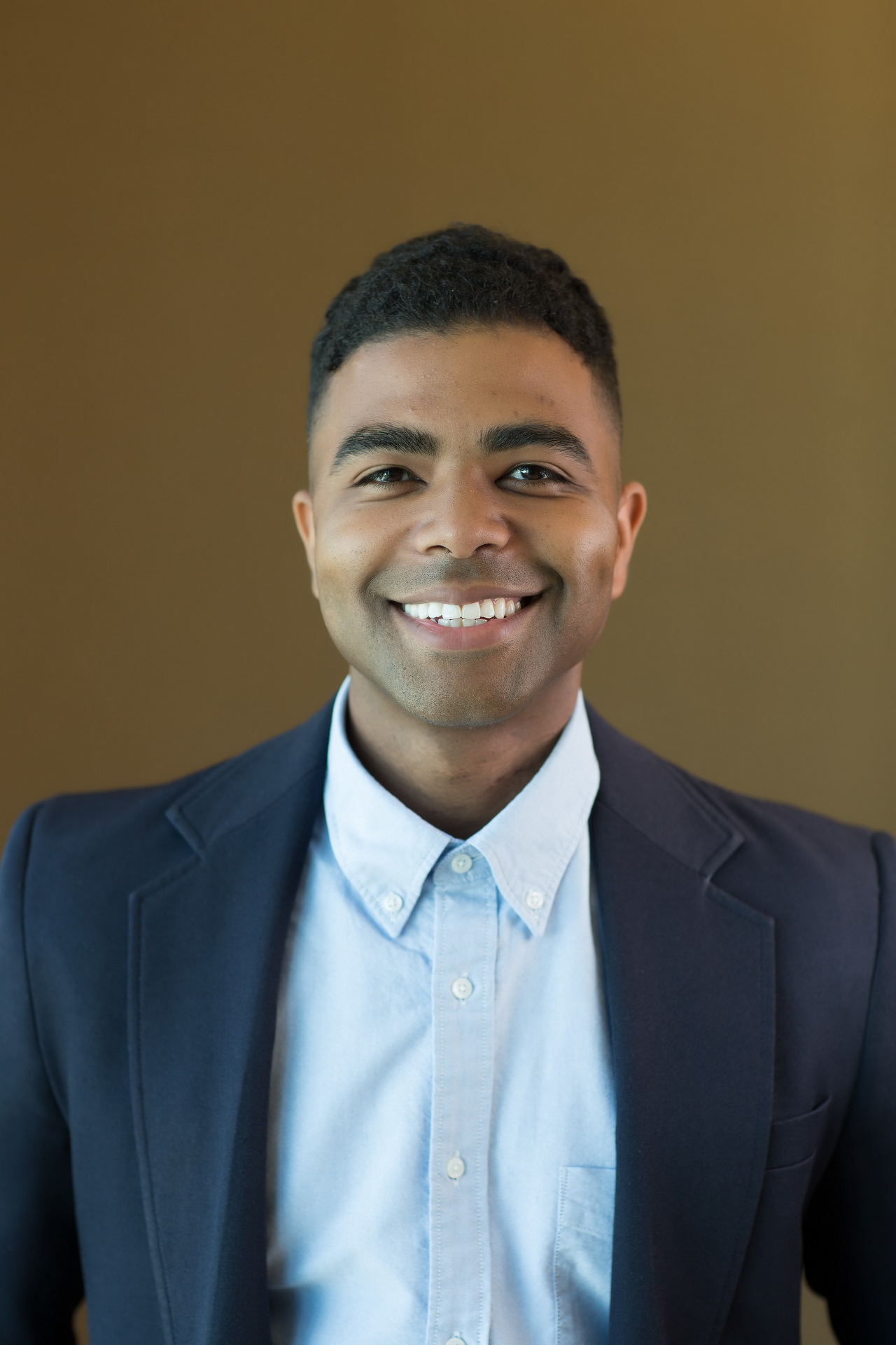 relaxed business headshot enviornmental portrait neutral backdrop