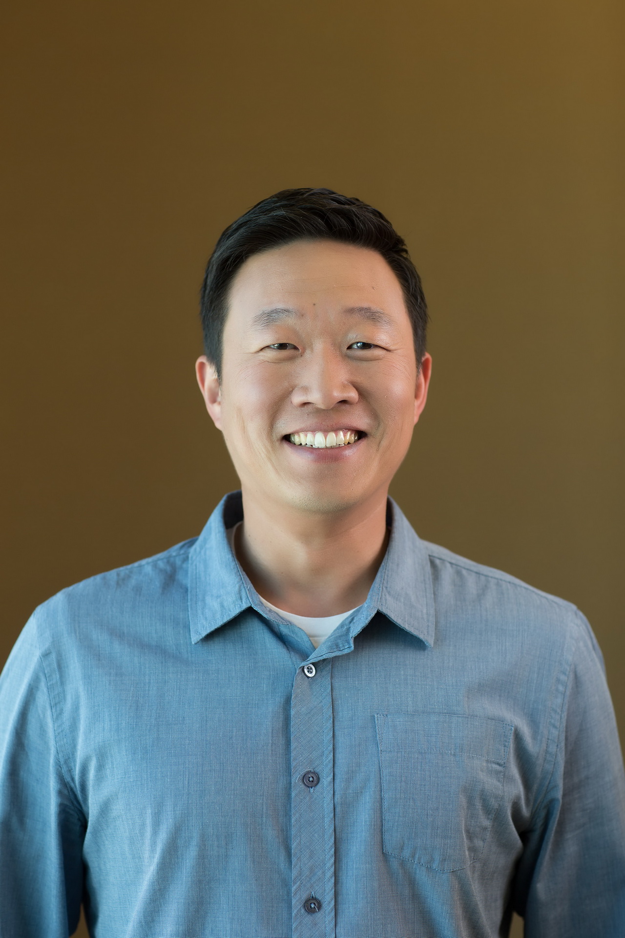 relaxed business headshot enviornmental portrait