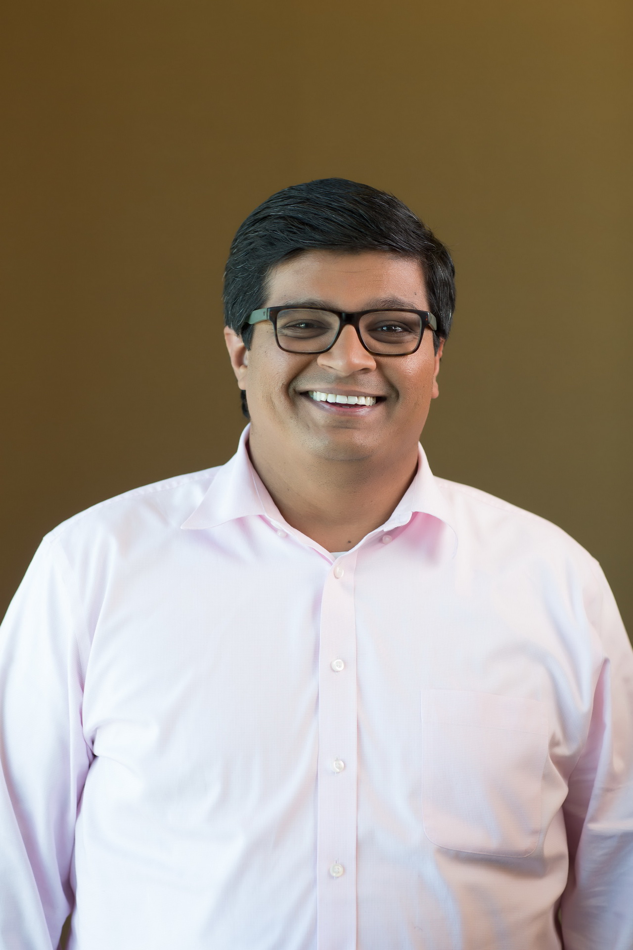 relaxed business headshot enviornmental portrait